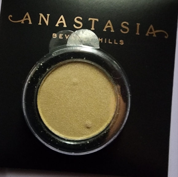 Anastasia duo eyeshadow brush & Legend eyeshadow set - Picture 6 of 7